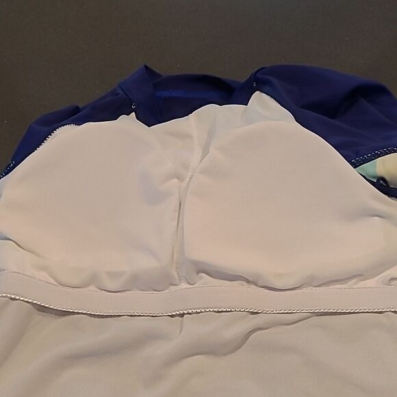 Colorful sz M Long Sleeve Swim Top with built in bra NWOT - Picture 3 of 9